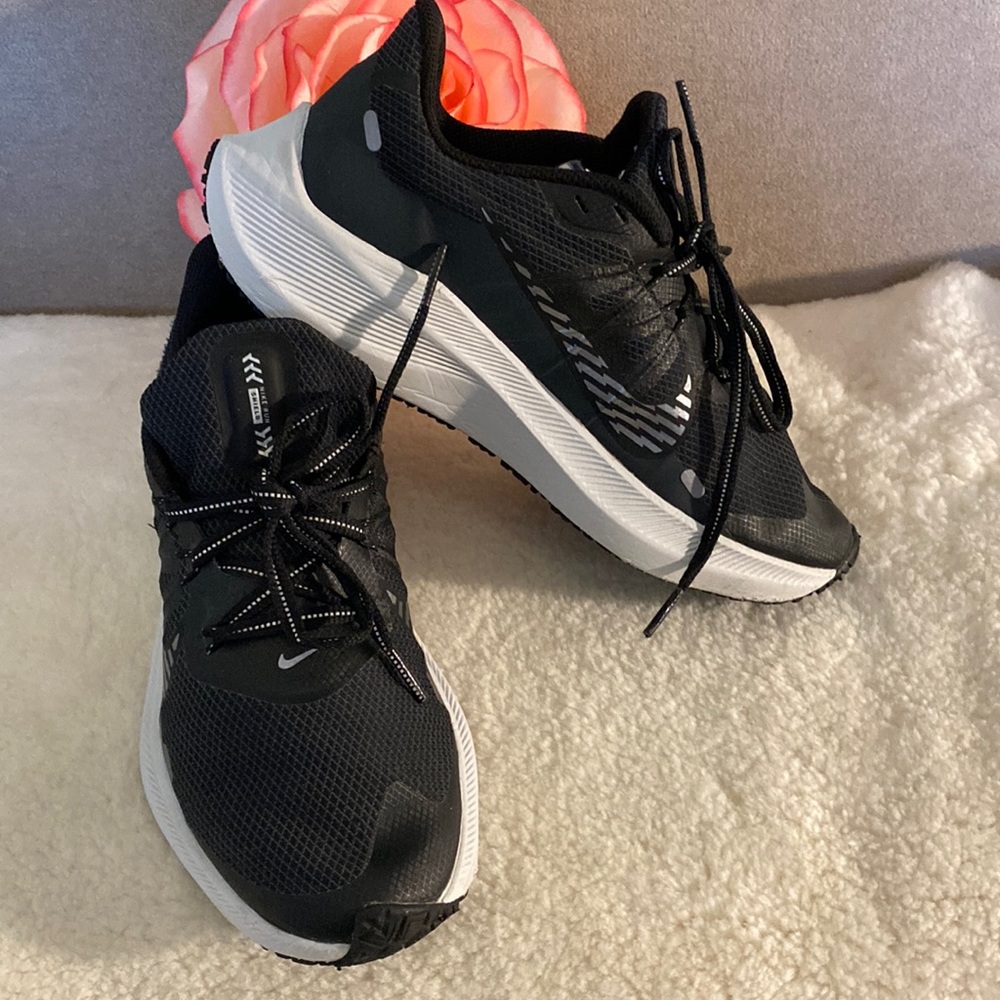 NIKE walking shoes for women size 7.5 black & gray color